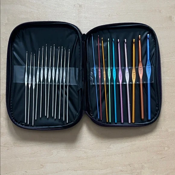 Colorful Crochet Hook Set with Case - Picture 1 of 3